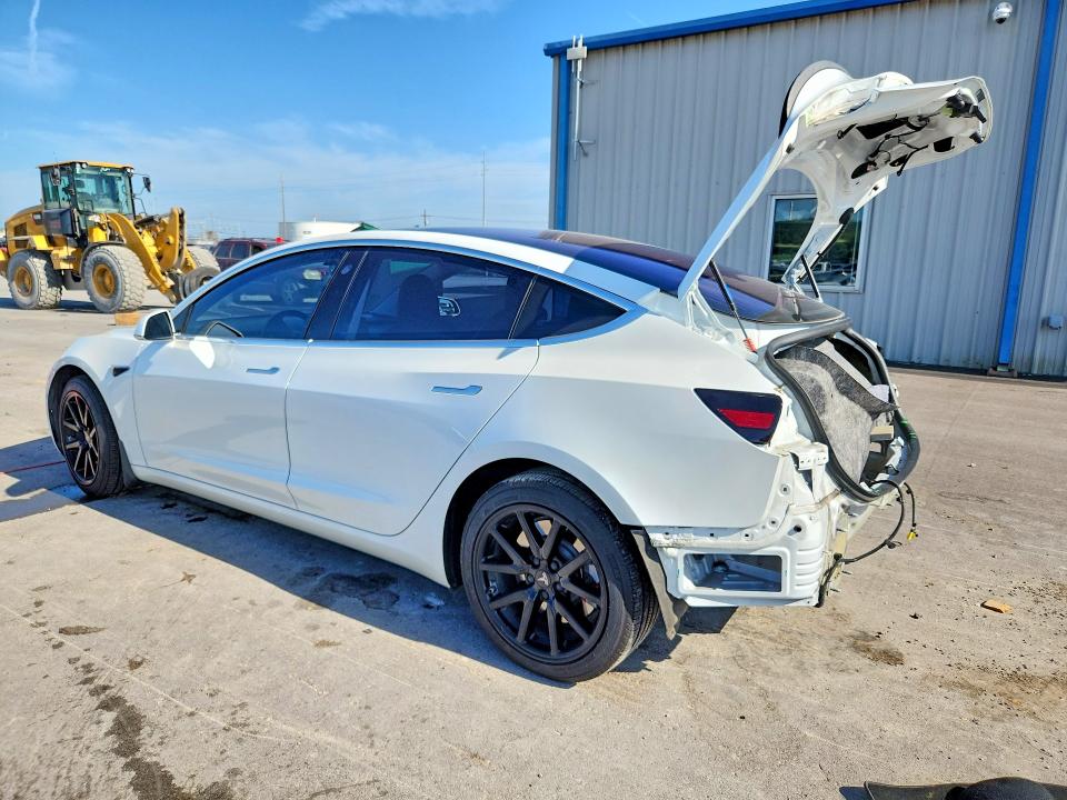 Продажа на аукционе авто 2018 Tesla Model 3, vin: 5YJ3E1EA0JF005689, номер лота: 59388106