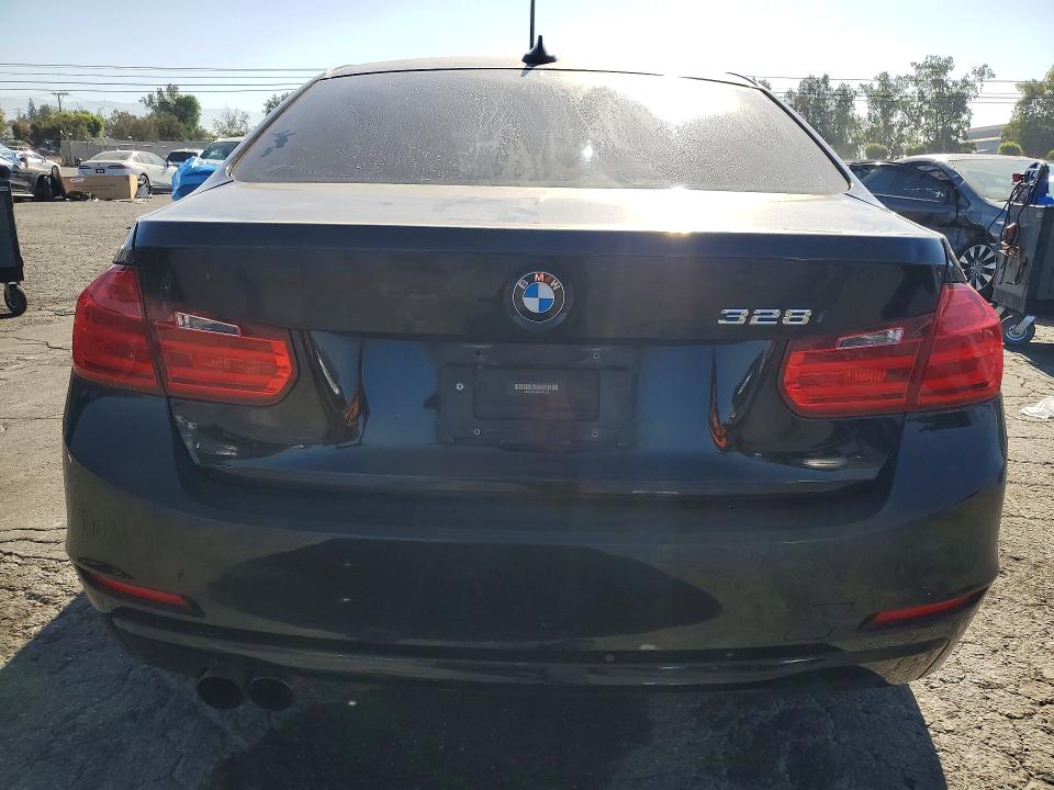 60461676 :رقم المزاد ، WBA3A5C59FF611095 vin ، 2015 Bmw 328 مزاد بيع