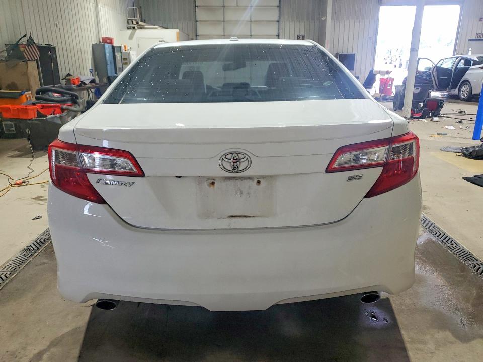 60423956 :رقم المزاد ، 4T1BK1FKXCU516425 vin ، 2012 Toyota Camry مزاد بيع