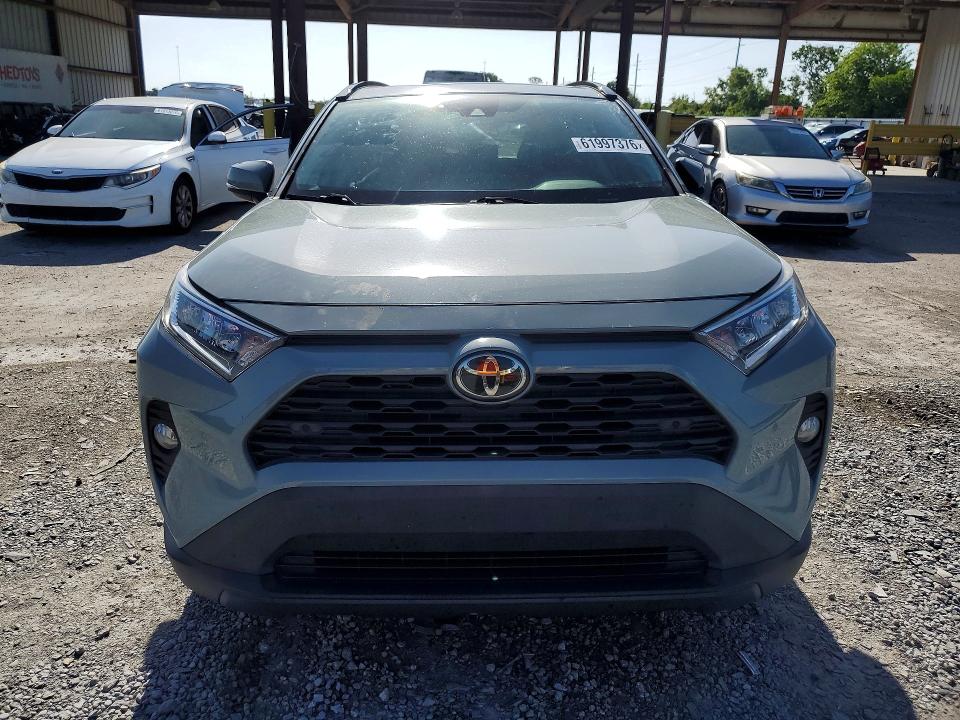 61997376 :رقم المزاد ، 2T3C1RFV8MW138632 vin ، 2021 Toyota Rav4 مزاد بيع