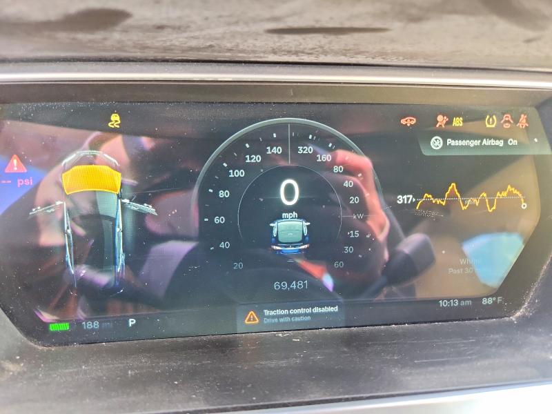 41800406 :رقم المزاد ، 5YJSA1DP0DFP06878 vin ، 2013 Tesla Model S مزاد بيع