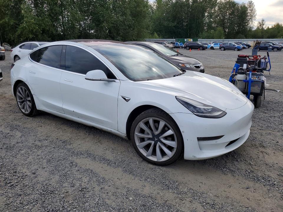 Продажа на аукционе авто 2018 Tesla Model 3, vin: 5YJ3E1EA3JF018498, номер лота: 63258756