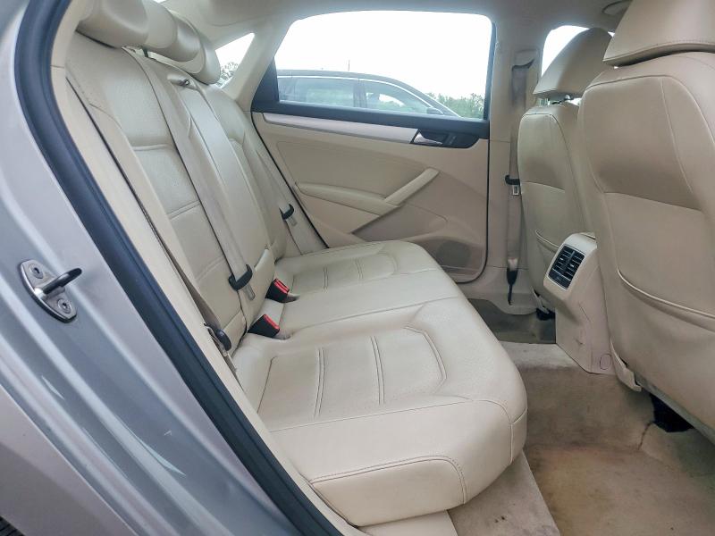 61748056 :رقم المزاد ، 1VWBP7A30DC072081 vin ، 2013 Volkswagen Passat مزاد بيع