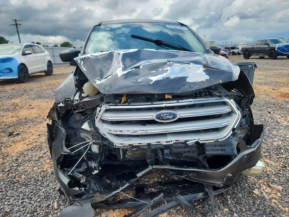 Продажа на аукционе авто 2017 Ford Escape, vin: 1FMCU9GD5HUE50242, номер лота: 61006386