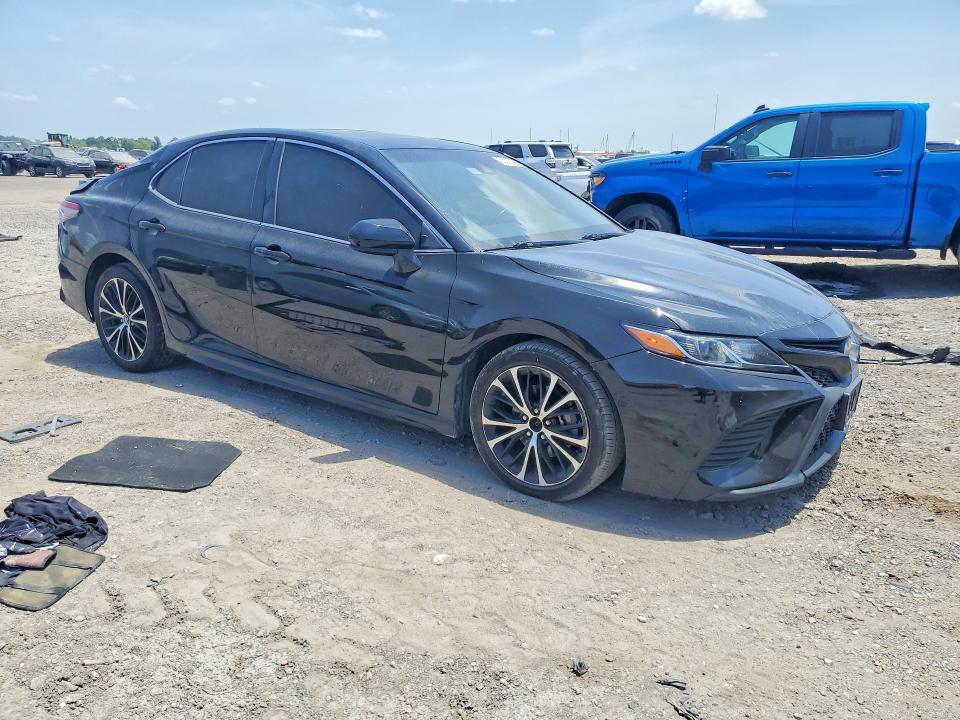 63373396 :رقم المزاد ، 4T1B11HK9JU158344 vin ، 2018 Toyota Camry مزاد بيع