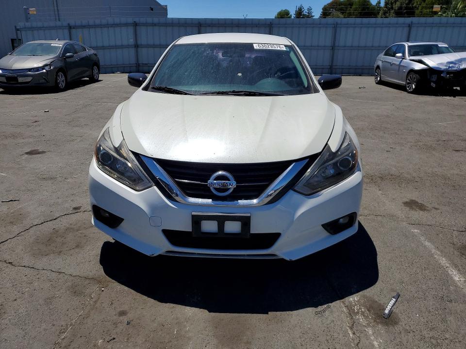 2017 Nissan Altima მანქანა იყიდება აუქციონზე, vin: 1N4AL3AP3HC175206, აუქციონის ნომერი: 63029576