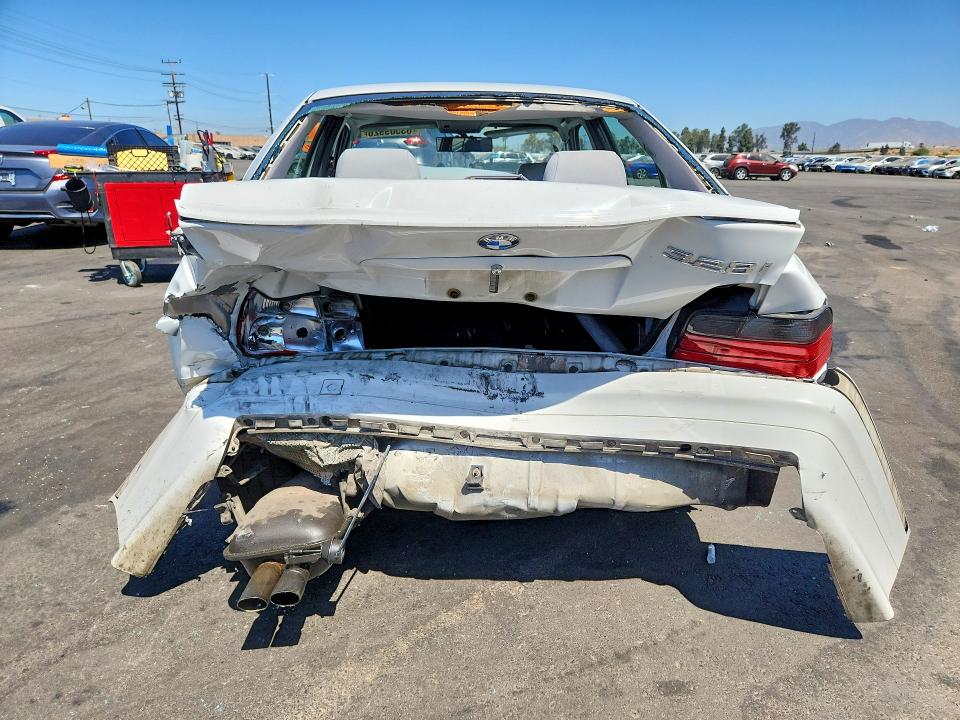 63509926 :رقم المزاد ، WBACD4324WAV61243 vin ، 1998 Bmw 328 مزاد بيع