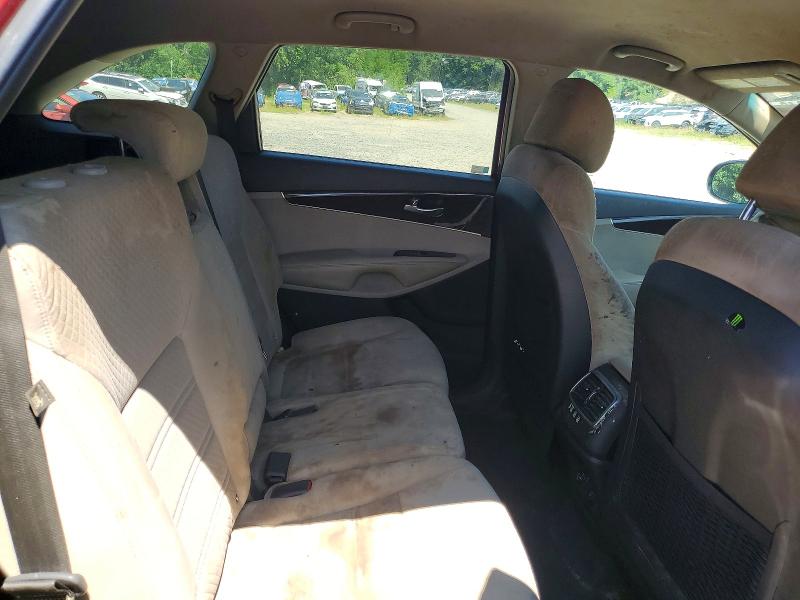 61366646 :رقم المزاد ، 5XYPGDA5XHG313008 vin ، 2017 Kia Sorento مزاد بيع