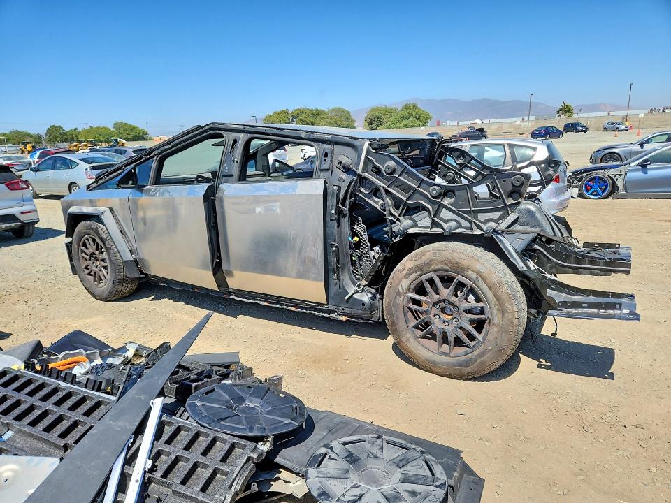 59655506 :رقم المزاد ، 7G2CEHED9RA050977 vin ، 2024 Tesla Cybertruck مزاد بيع