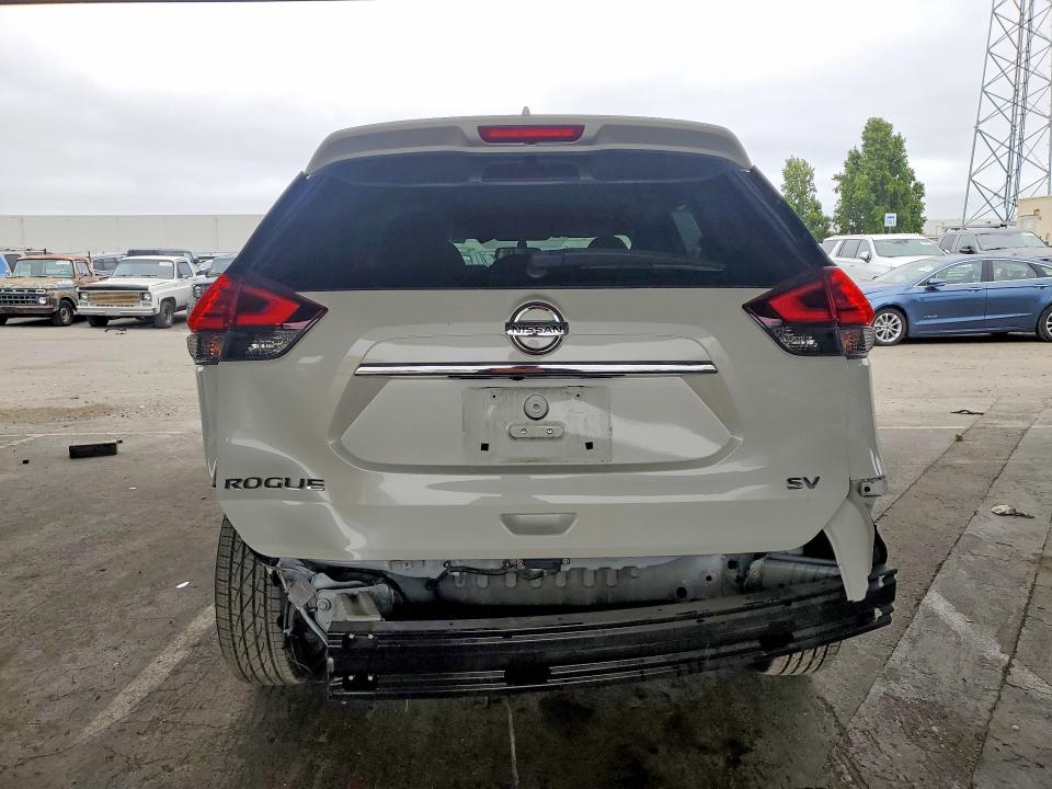 60090946 :رقم المزاد ، 5N1AT2MT2HC865487 vin ، 2017 Nissan Rogue مزاد بيع
