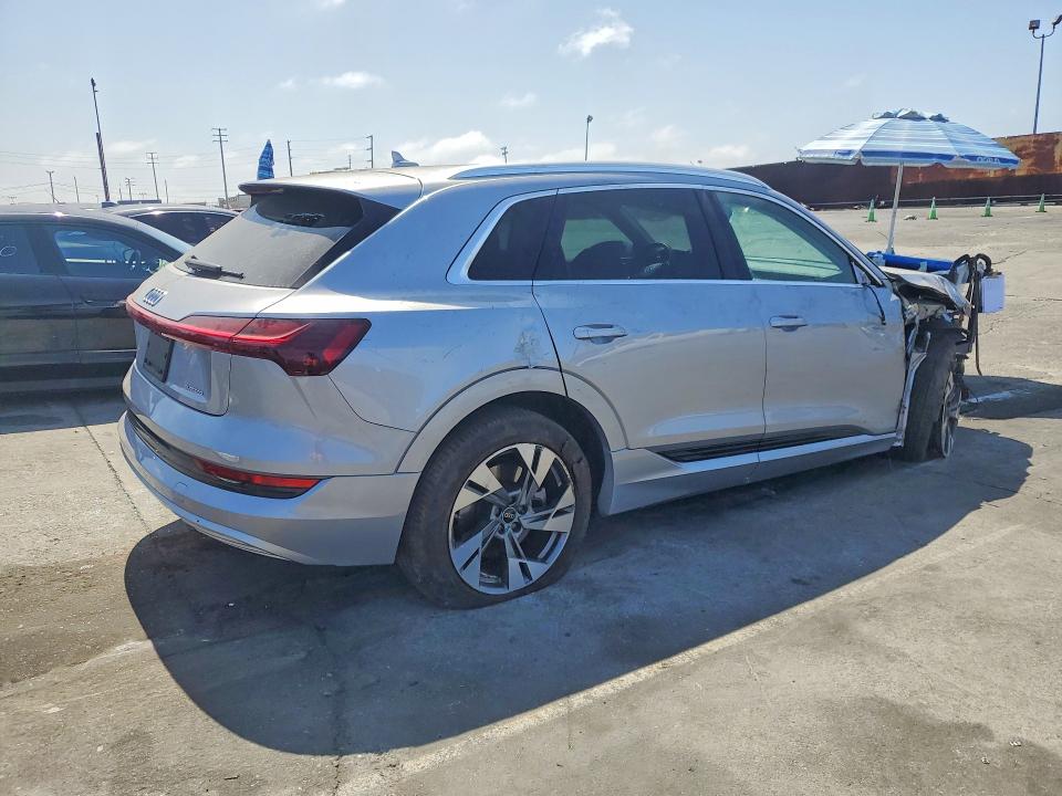 60802876 :رقم المزاد ، WA1AAAGEXNB031240 vin ، 2022 Audi E-tron مزاد بيع