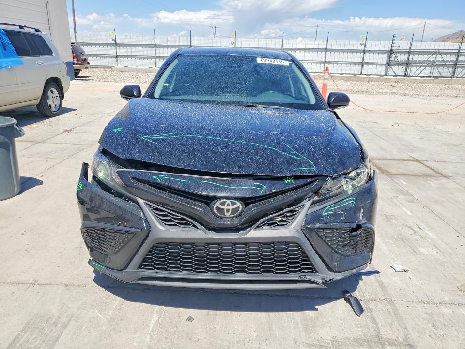 Продажа на аукционе авто 2022 Toyota Camry, vin: 4T1G11BK0NU049873, номер лота: 60948156