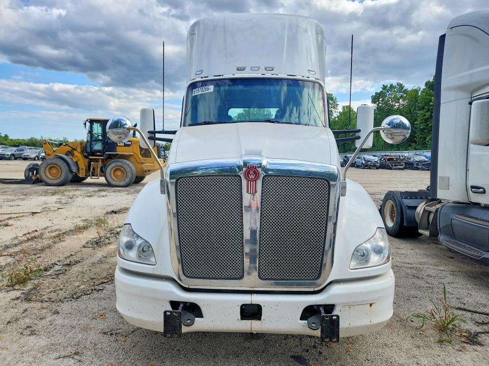 61970266 :رقم المزاد ، 1XKYA48X7FJ403411 vin ، 2015 Kenworth Construction مزاد بيع