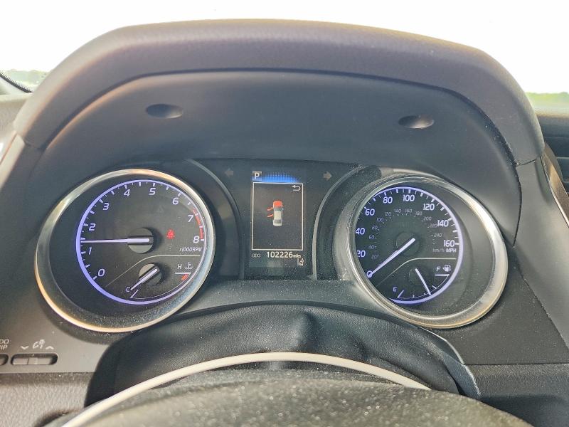61737126 :رقم المزاد ، 4T1B11HK1JU622663 vin ، 2018 Toyota Camry مزاد بيع