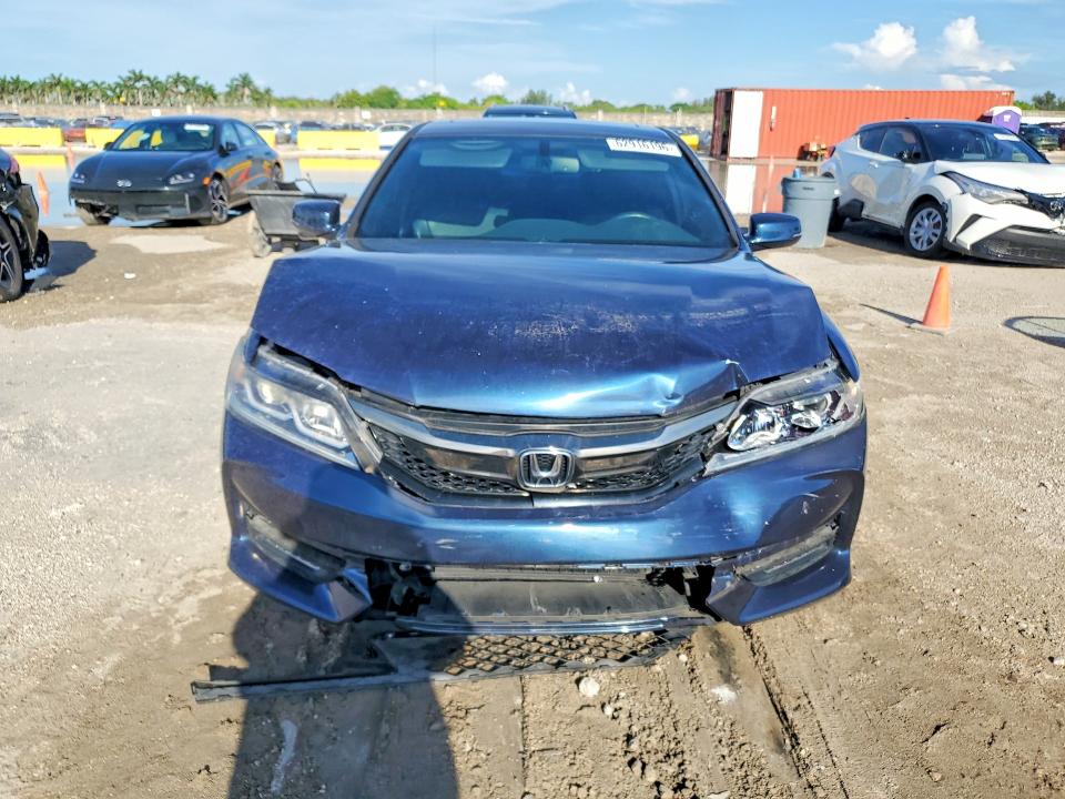 62916196 :رقم المزاد ، 1HGCT1B82GA012511 vin ، 2016 Honda Accord مزاد بيع
