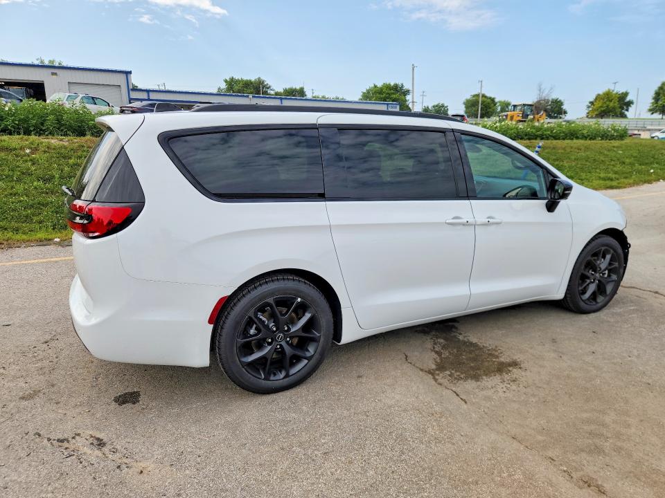 Продаж на аукціоні авто 2026 Chrysler Pacifica, vin: 2C4RC1BG1TR280522, номер лоту: 62335546
