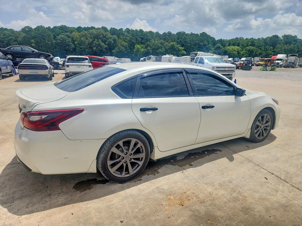 2018 Nissan Altima მანქანა იყიდება აუქციონზე, vin: 1N4AL3AP7JC294284, აუქციონის ნომერი: 61080816