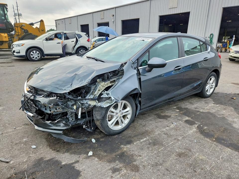 62644916 :رقم المزاد ، 3G1BE6SM9JS654303 vin ، 2018 Chevrolet Cruze مزاد بيع
