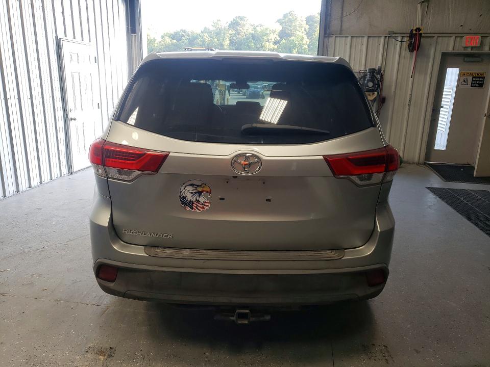 Auction sale of the 2018 Toyota Highlander, vin: 5TDZZRFH3JS257702, lot number: 63133136