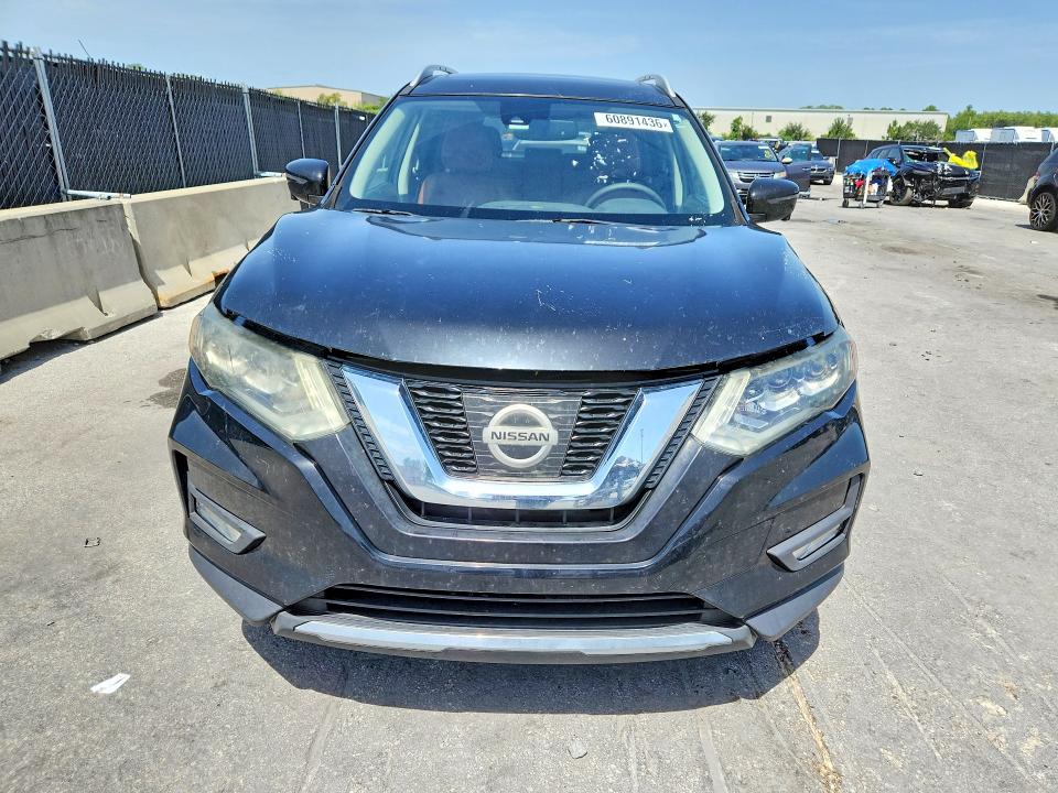 2017 Nissan Rogue მანქანა იყიდება აუქციონზე, vin: JN8AT2MTXHW143921, აუქციონის ნომერი: 60891436