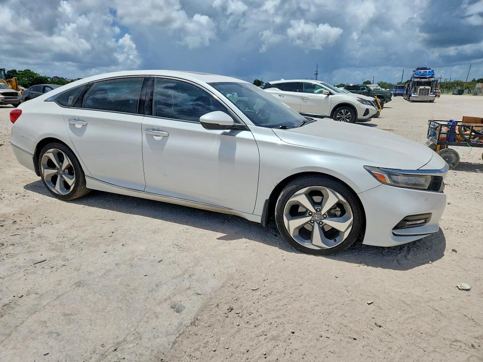 62156276 :رقم المزاد ، 1HGCV1F91JA044676 vin ، 2018 Honda Accord مزاد بيع