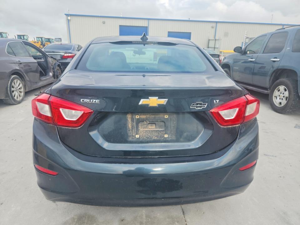 61019966 :رقم المزاد ، 1G1BE5SM6J7125609 vin ، 2018 Chevrolet Cruze مزاد بيع