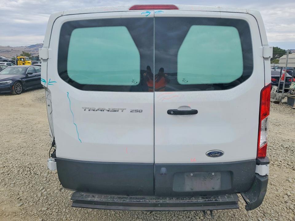 60822276 :رقم المزاد ، 1FTYR1ZM6KKB21384 vin ، 2019 Ford Transit مزاد بيع