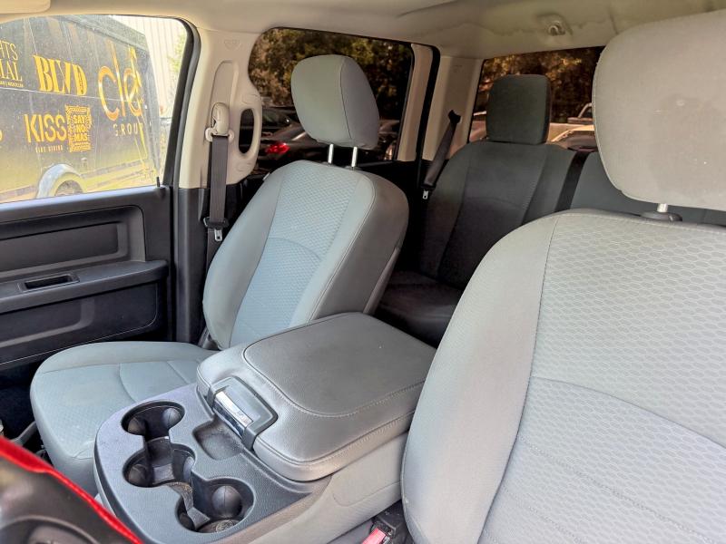 59281986 :رقم المزاد ، 3C6UR4CJ4JG215145 vin ، 2018 Ram 2500 مزاد بيع