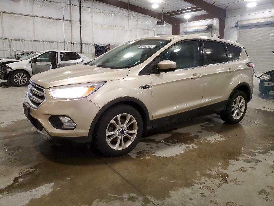 2017 Ford Escape მანქანა იყიდება აუქციონზე, vin: 1FMCU0GDXHUA32884, აუქციონის ნომერი: 63415746