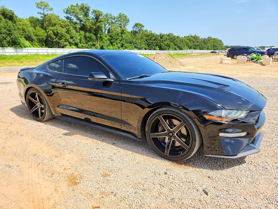 61760436 :رقم المزاد ، 1FA6P8CF3J5137609 vin ، 2018 Ford Mustang مزاد بيع