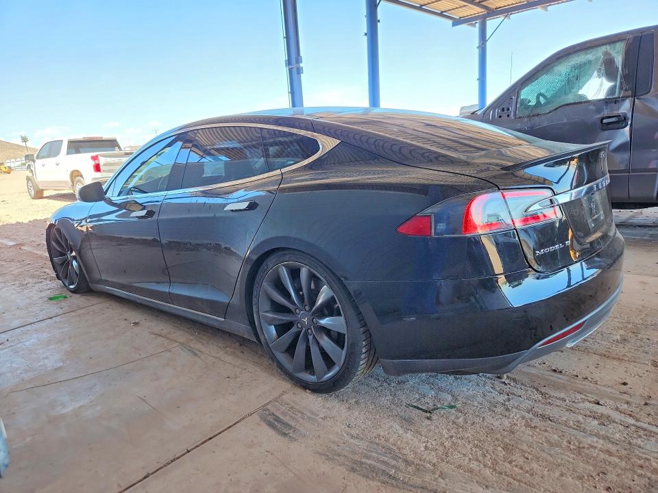 2013 Tesla Model S მანქანა იყიდება აუქციონზე, vin: 5YJSA1DP0DFP15418, აუქციონის ნომერი: 62860636
