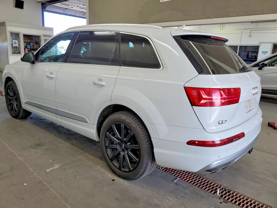 60611556 :رقم المزاد ، WA1LAAF70HD016217 vin ، 2017 Audi Q7 مزاد بيع