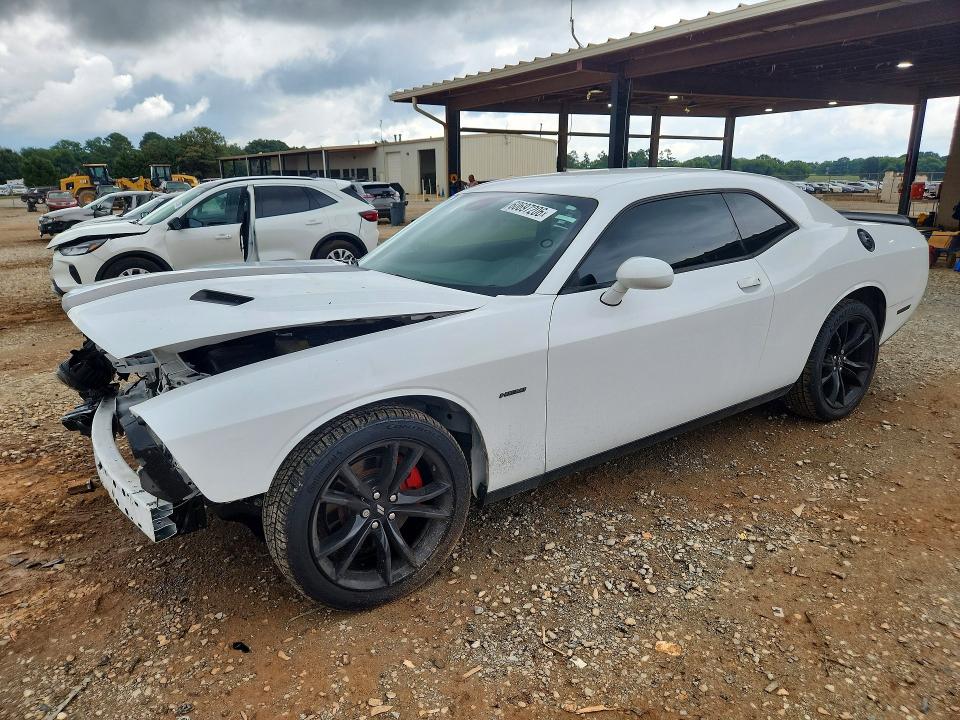 60697206 :رقم المزاد ، 2C3CDZBT8JH271290 vin ، 2018 Dodge Challenger مزاد بيع