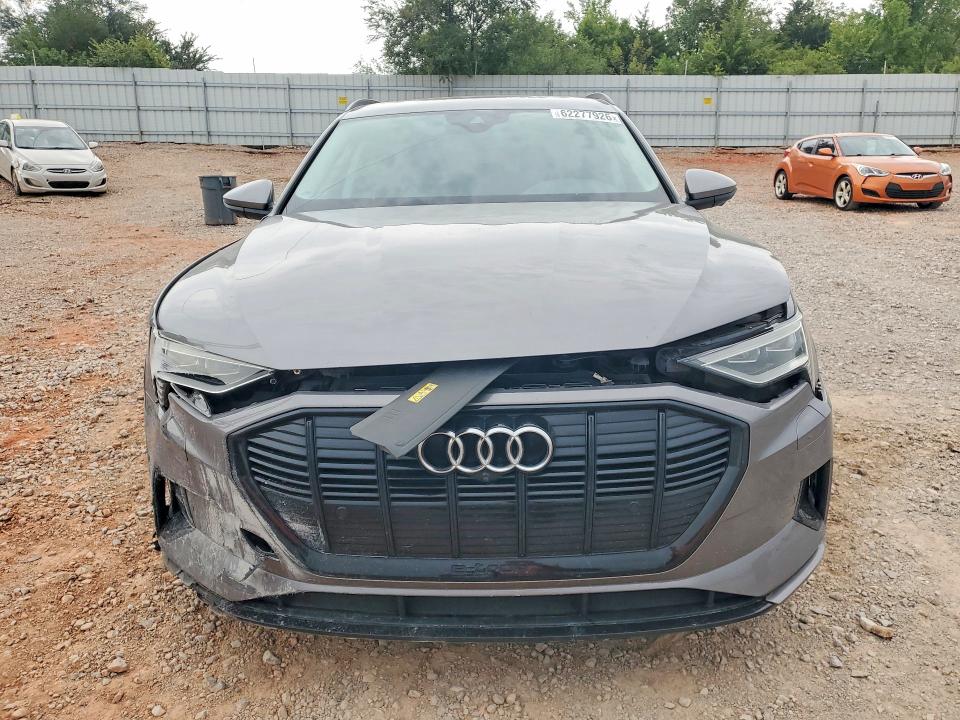 Продажа на аукционе авто 2022 Audi E-tron, vin: WA1AAAGE6NB012331, номер лота: 62277926