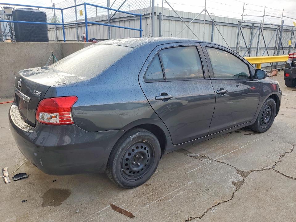 62398296 :رقم المزاد ، JTDBT4K34B1401465 vin ، 2011 Toyota Yaris مزاد بيع