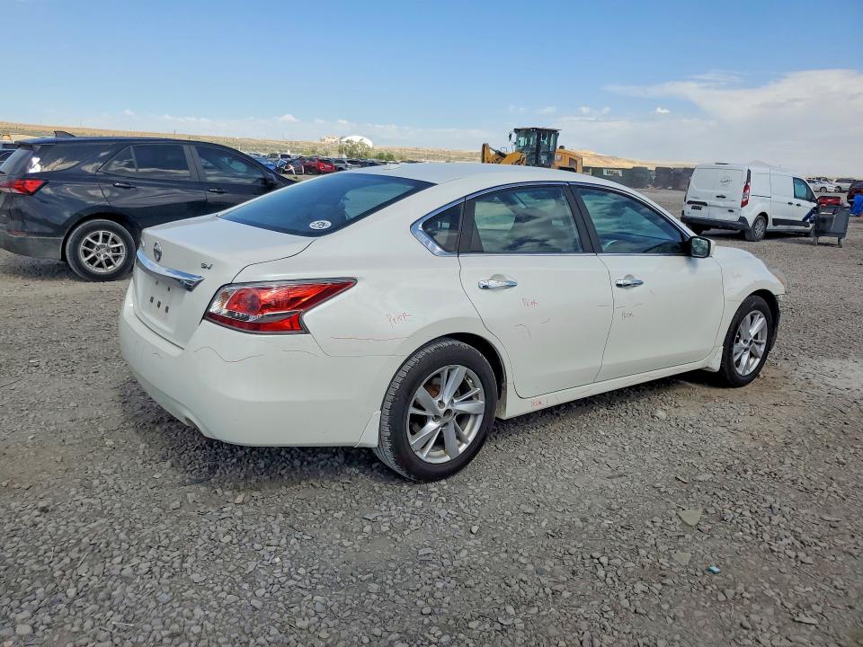 2015 Nissan Altima მანქანა იყიდება აუქციონზე, vin: 1N4AL3AP2FC443076, აუქციონის ნომერი: 60067326
