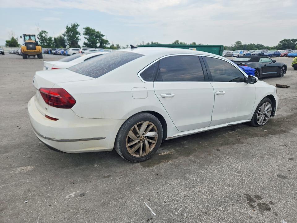 62566726 :رقم المزاد ، 1VWBA7A35JC003514 vin ، 2018 Volkswagen Passat مزاد بيع