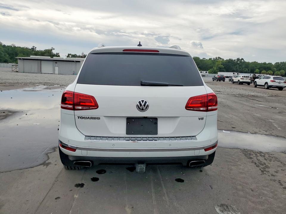61352146 :رقم المزاد ، WVGEF9BP0GD011047 vin ، 2016 Volkswagen Touareg مزاد بيع