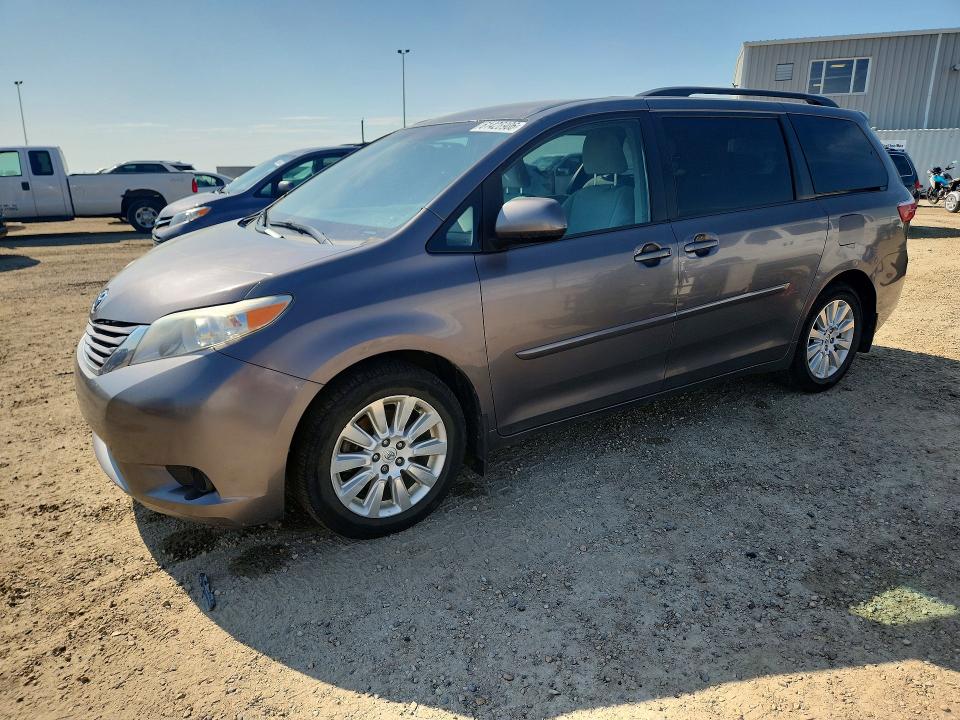 61426906 :رقم المزاد ، 5TDJK3DC8FS112409 vin ، 2015 Toyota Sienna Le مزاد بيع