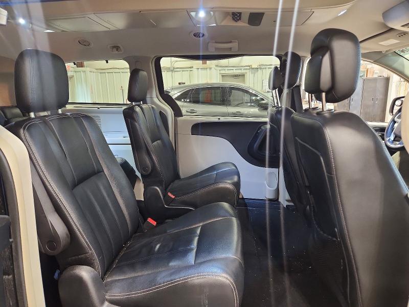 63351376 :رقم المزاد ، 2C4RC1BG0FR583134 vin ، 2015 Chrysler Town & Country مزاد بيع