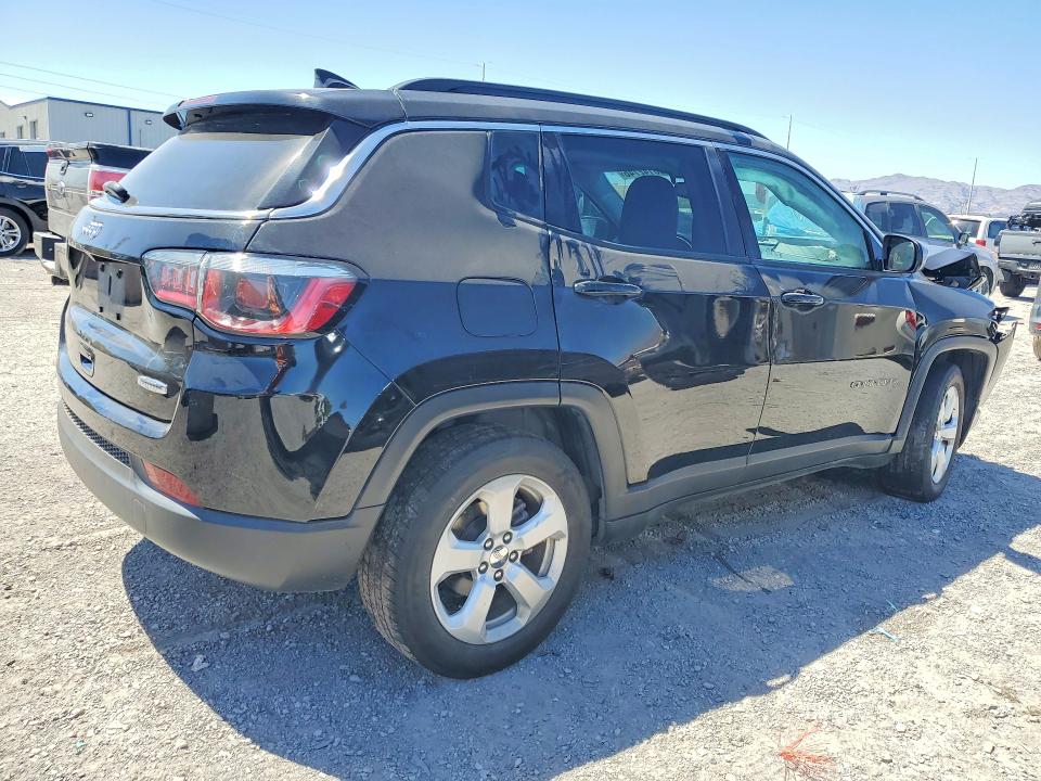 63142746 :رقم المزاد ، 3C4NJCBB5JT411594 vin ، 2018 Jeep Compass مزاد بيع
