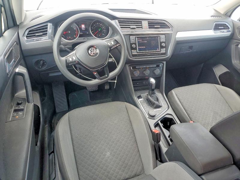 61139196 :رقم المزاد ، 3VV0B7AX5JM116017 vin ، 2018 Volkswagen Tiguan مزاد بيع
