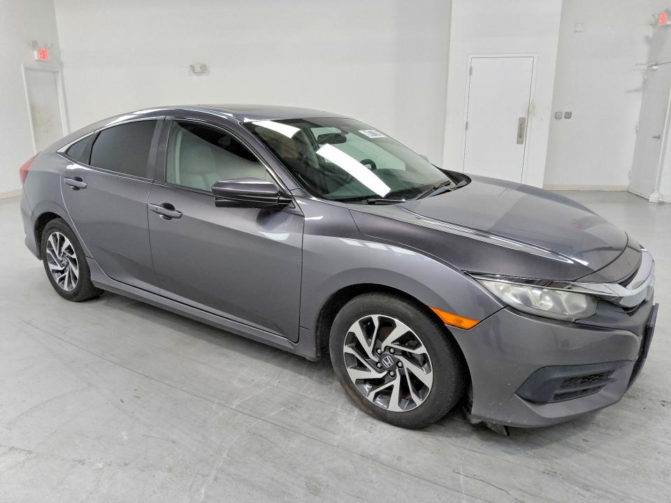 60077076 :رقم المزاد ، 19XFC2F74HE226532 vin ، 2017 Honda Civic مزاد بيع