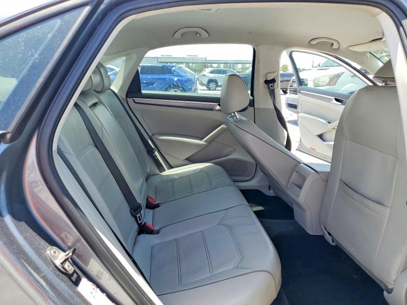 61578476 :رقم المزاد ، 1VWAA7A33JC001773 vin ، 2018 Volkswagen Passat مزاد بيع