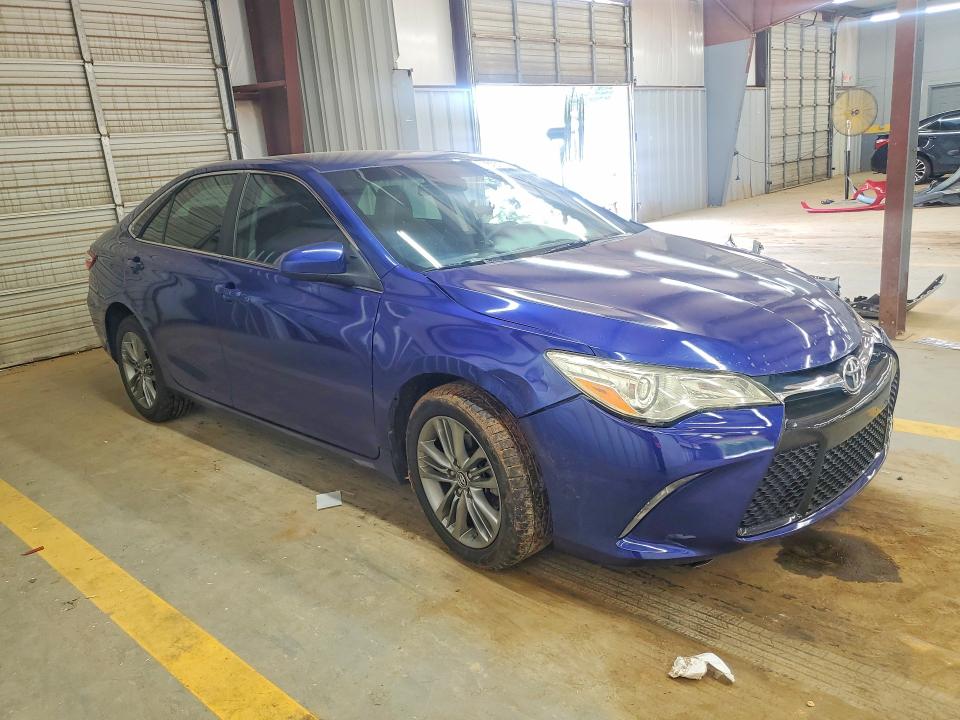 61676176 :رقم المزاد ، 4T1BF1FK4FU953037 vin ، 2015 Toyota Camry مزاد بيع
