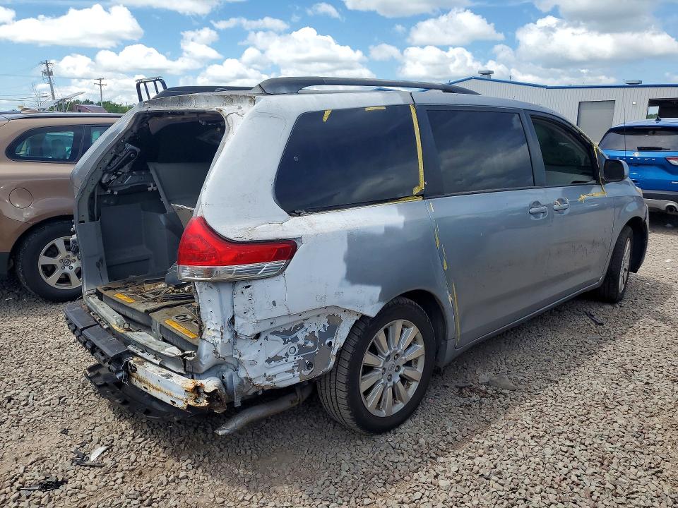 60588166 :رقم المزاد ، 5TDDK3DC5BS020908 vin ، 2011 Toyota Sienna مزاد بيع
