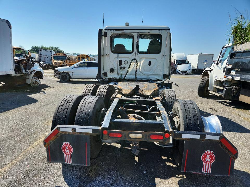 60500306 :رقم المزاد ، 3AKJGEDR7JSJV9374 vin ، 2018 Freightliner Cascadia 125 مزاد بيع