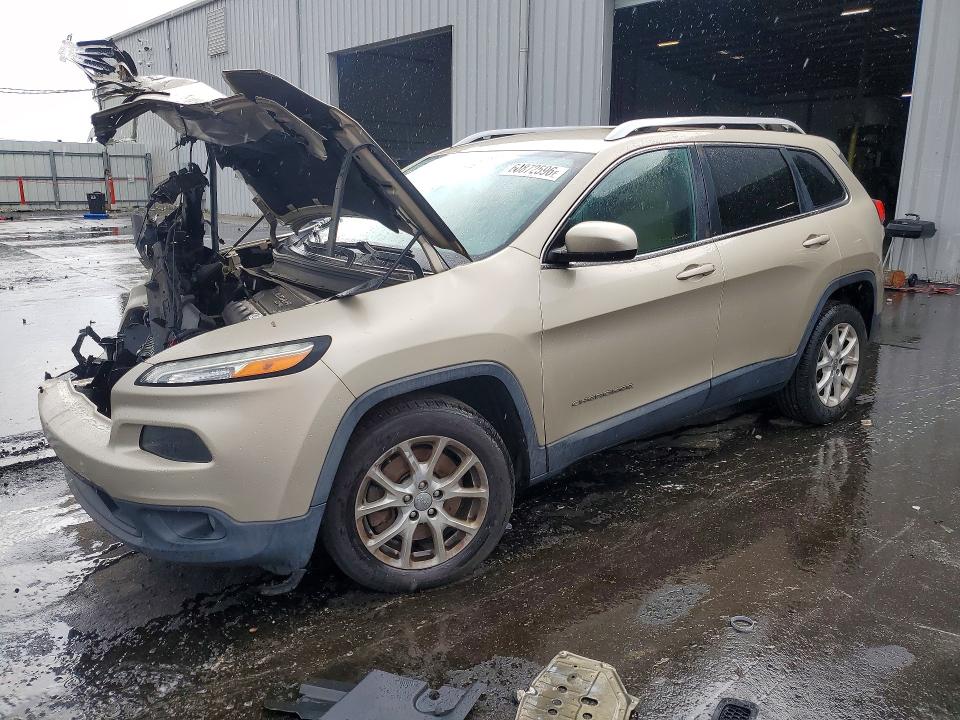 Auction sale of the 2015 Jeep Cherokee, vin: 1C4PJLCB7FW590097, lot number: 60872596
