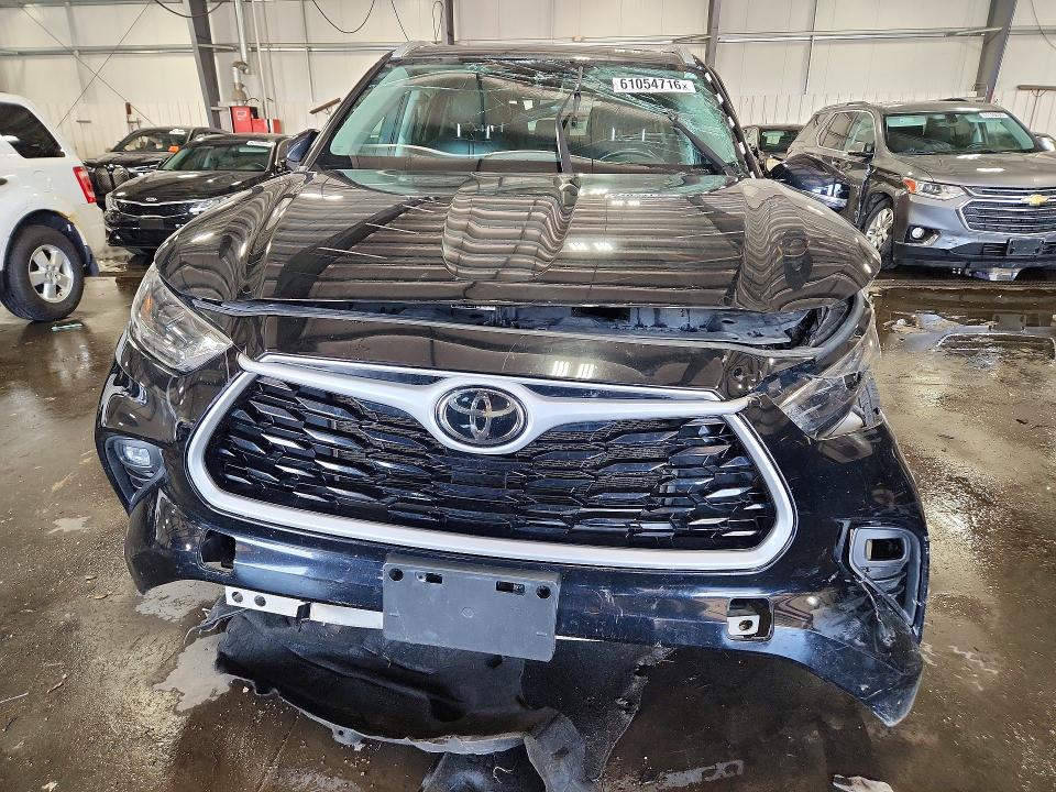 Auction sale of the 2022 Toyota Highlander, vin: 5TDHZRBH5NS584030, lot number: 61054716