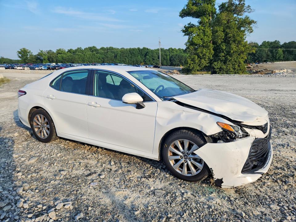 63127256 :رقم المزاد ، 4T1B11HK0KU203673 vin ، 2019 Toyota Camry مزاد بيع